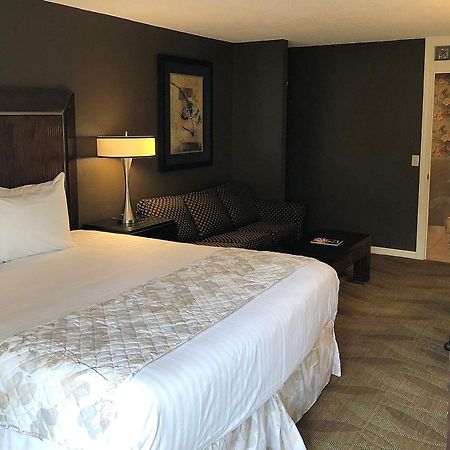 Cascades Inn Блумингтон Экстерьер фото
