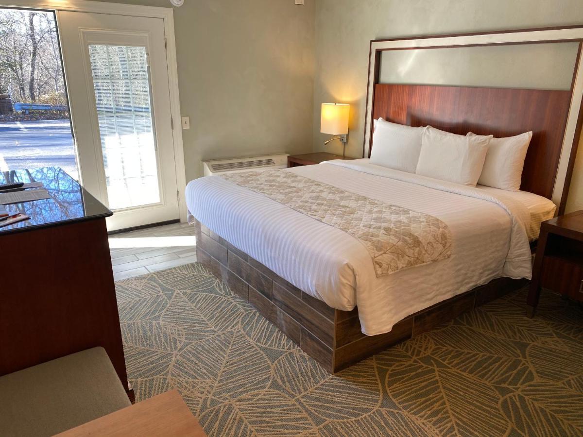 Cascades Inn Блумингтон Экстерьер фото