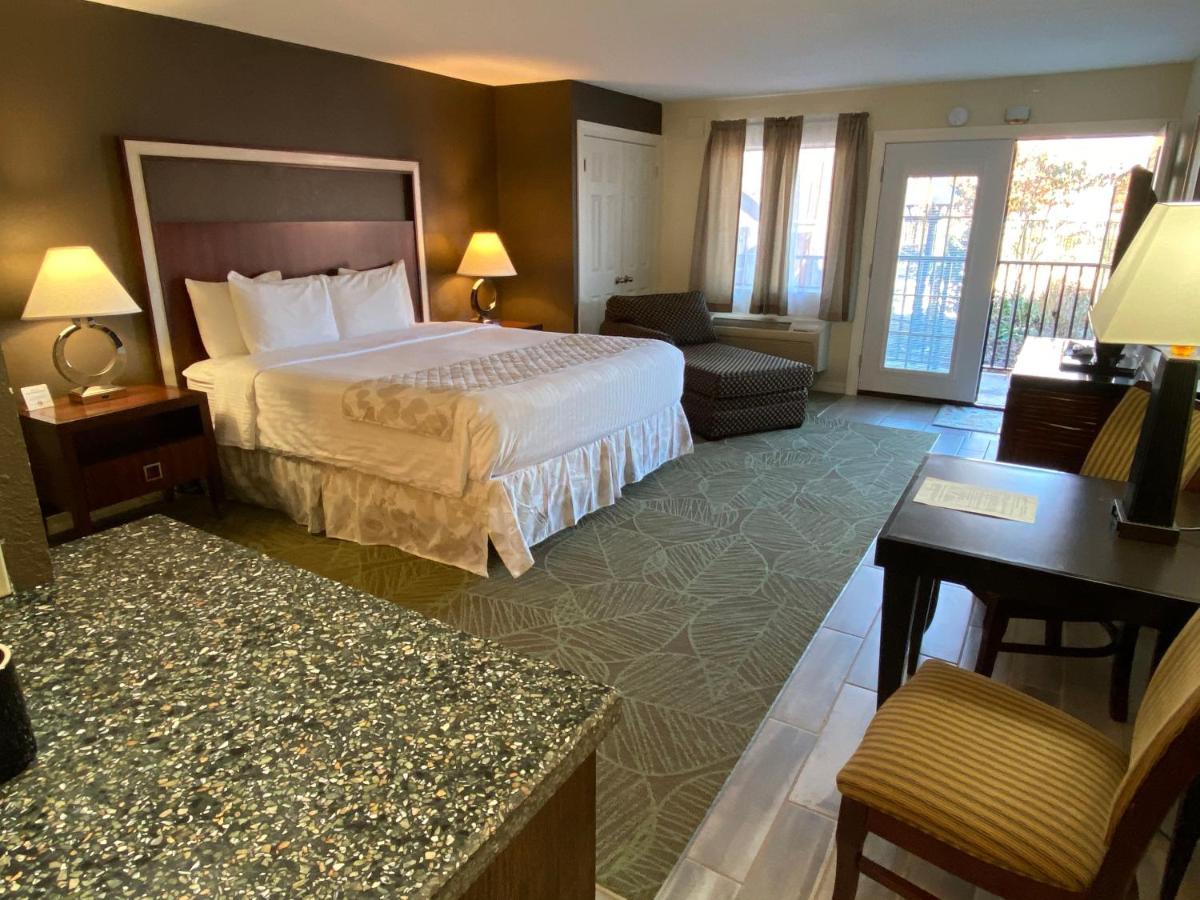 Cascades Inn Блумингтон Экстерьер фото