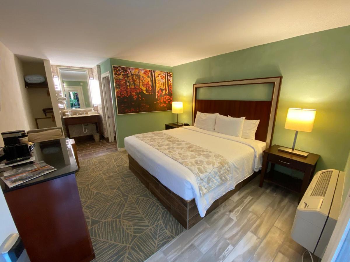 Cascades Inn Блумингтон Экстерьер фото