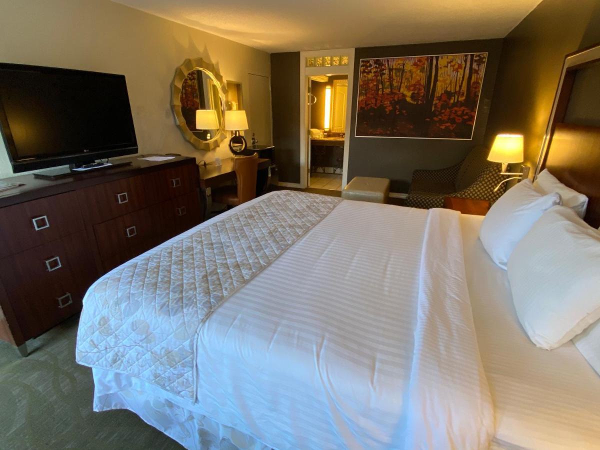 Cascades Inn Блумингтон Экстерьер фото