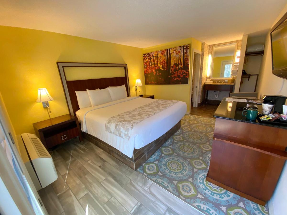 Cascades Inn Блумингтон Экстерьер фото