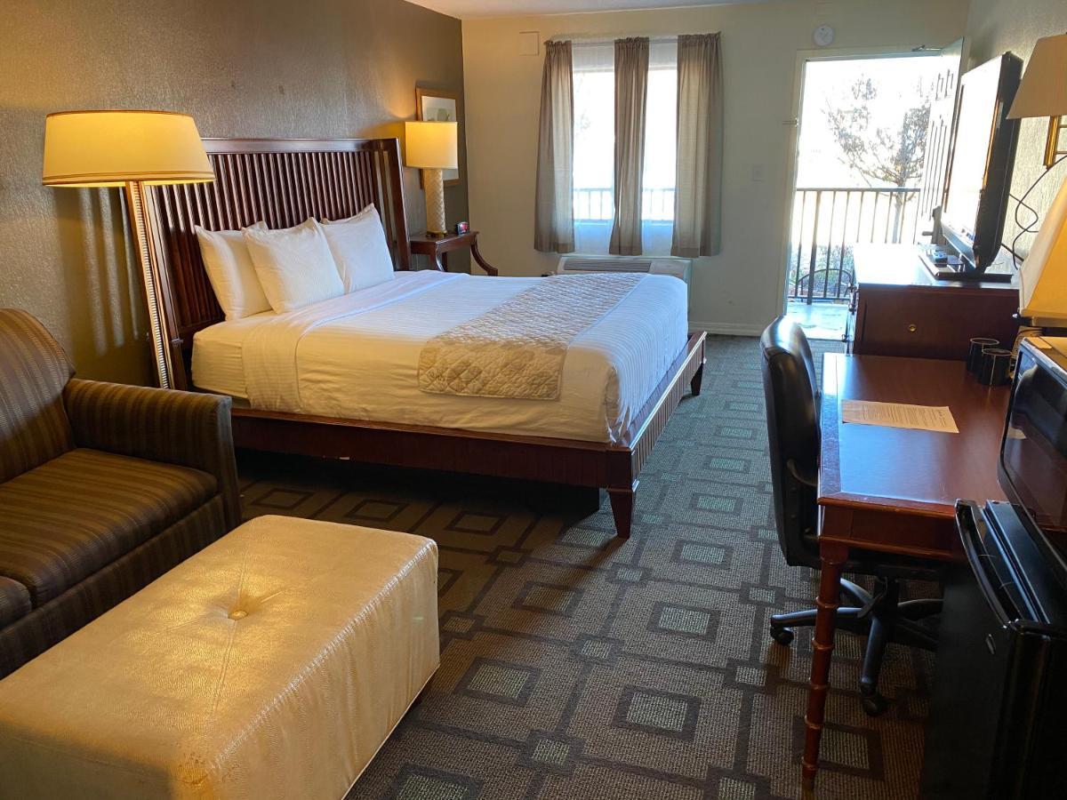 Cascades Inn Блумингтон Экстерьер фото