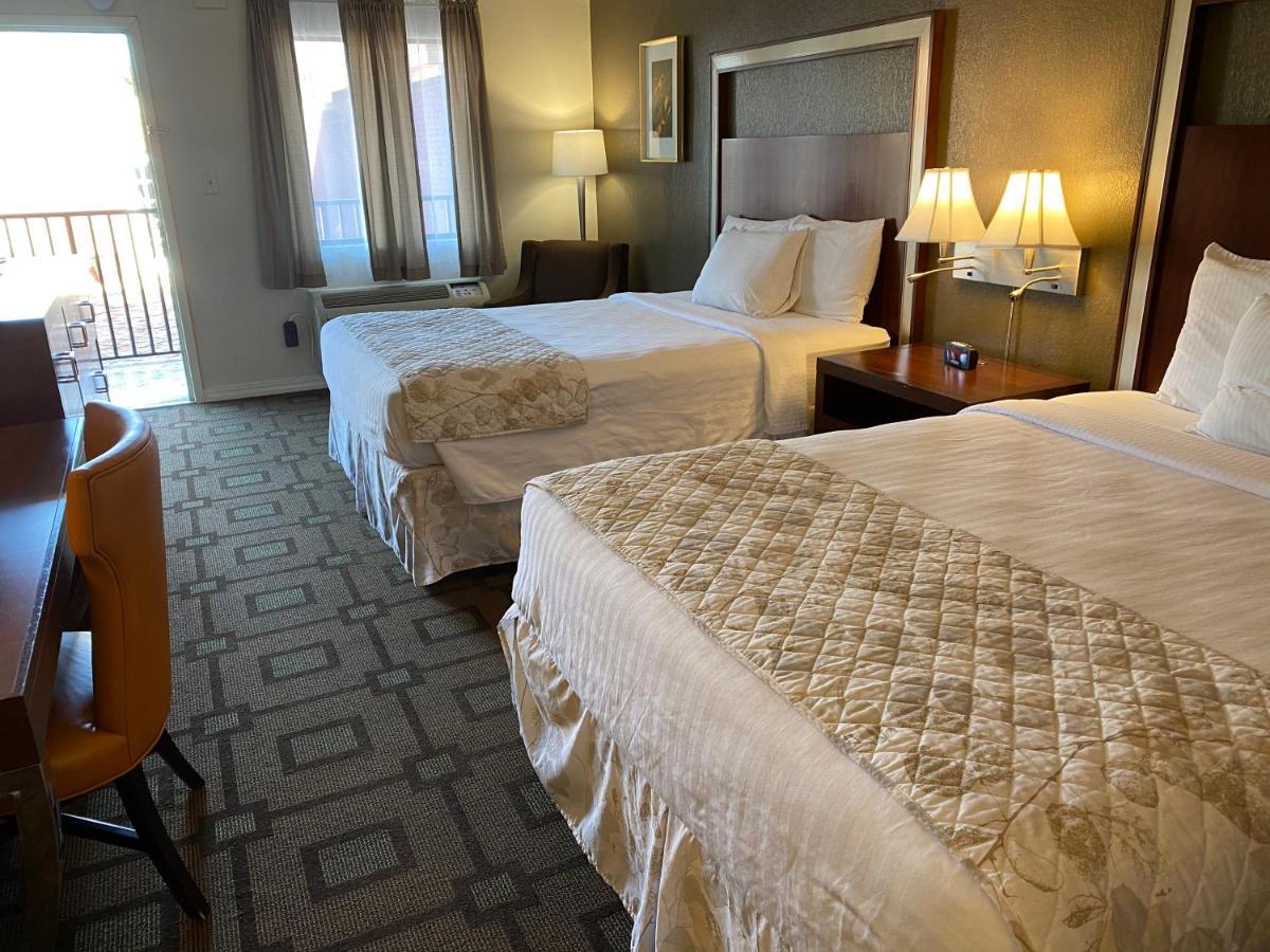 Cascades Inn Блумингтон Экстерьер фото