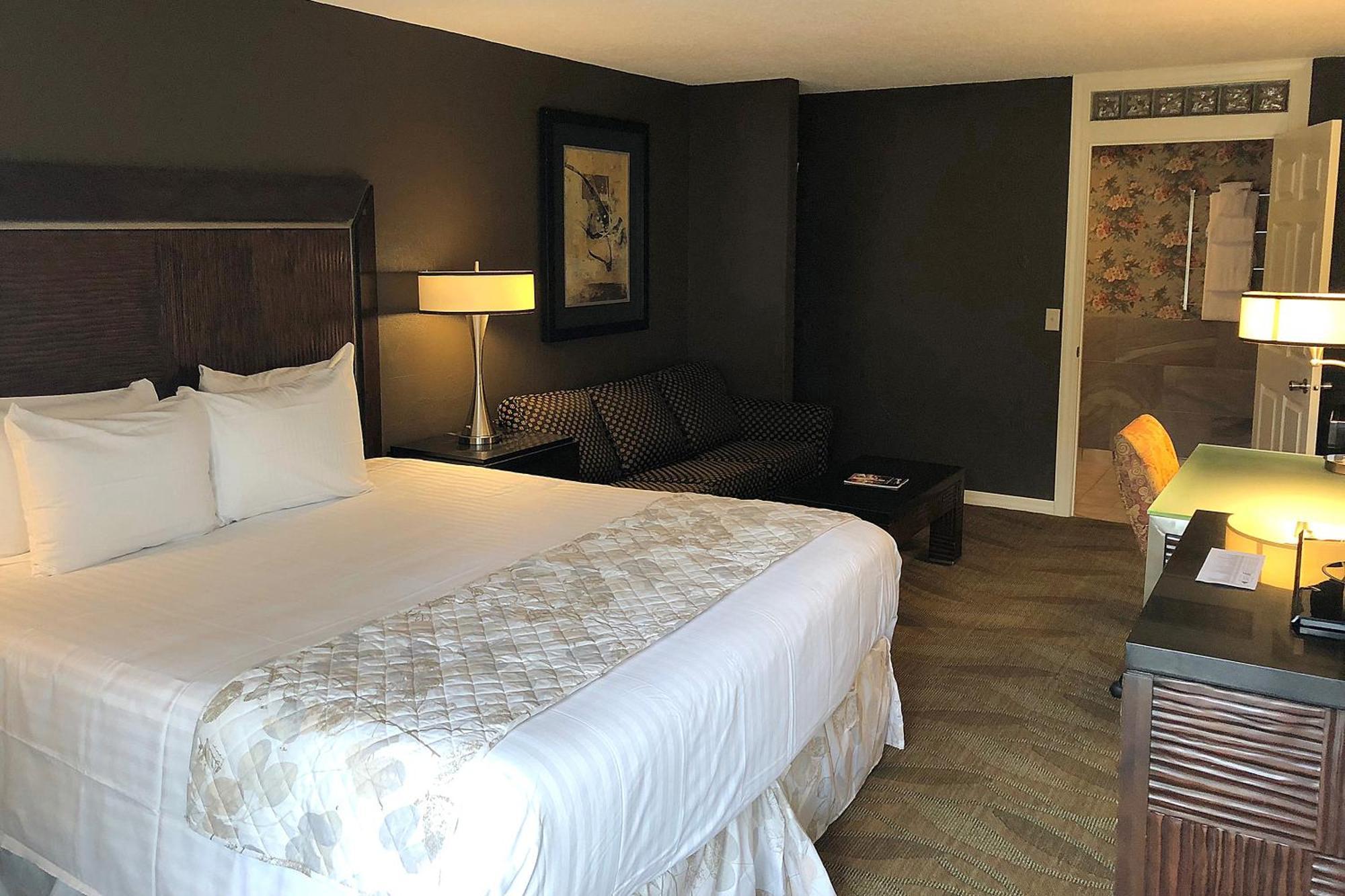Cascades Inn Блумингтон Экстерьер фото