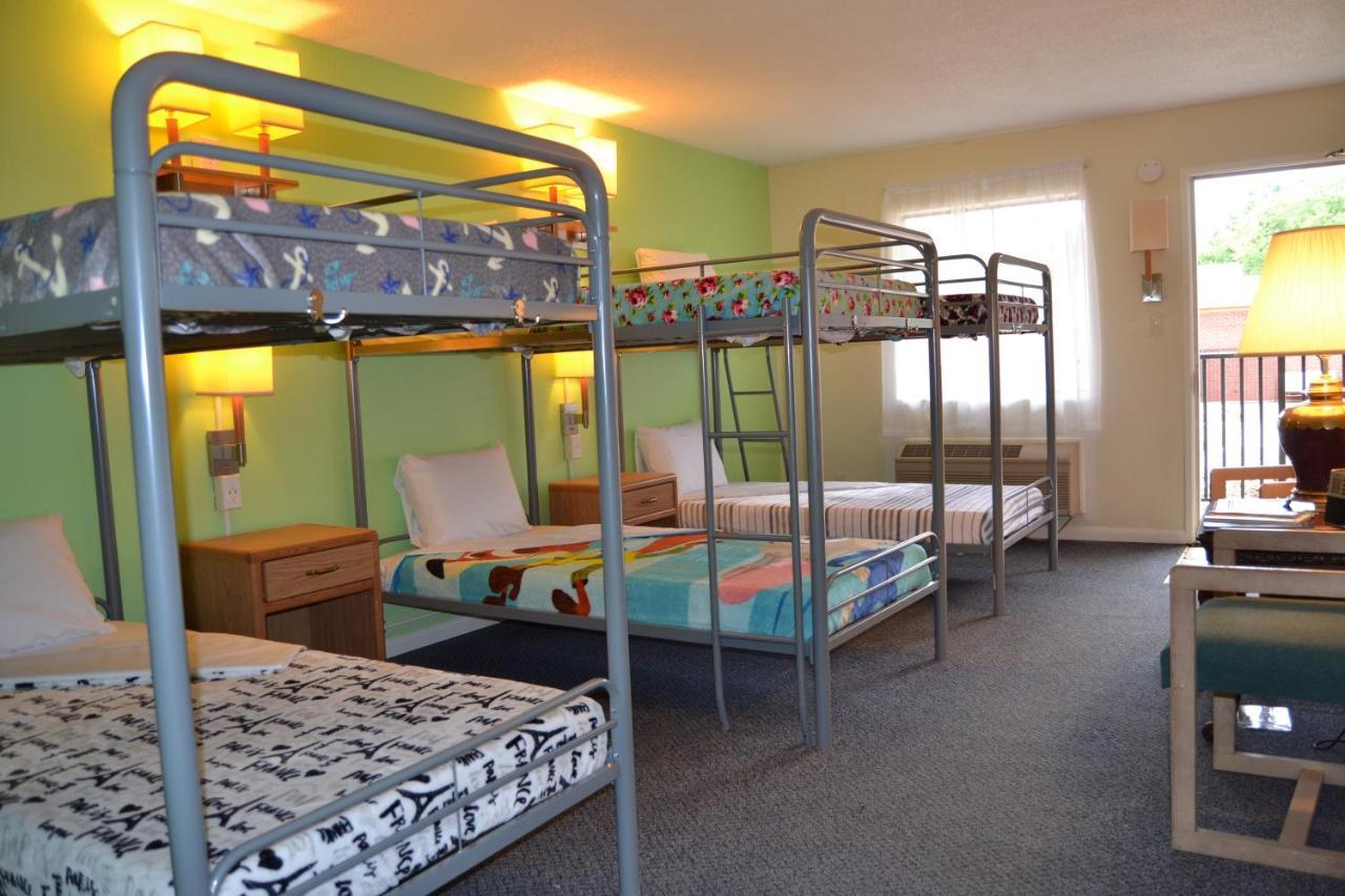Cascades Inn Блумингтон Экстерьер фото