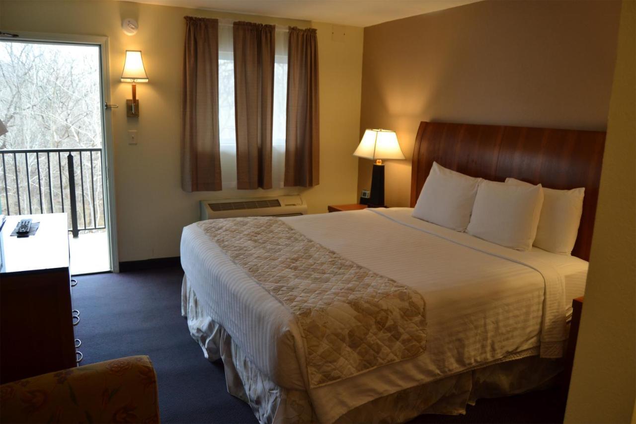 Cascades Inn Блумингтон Экстерьер фото