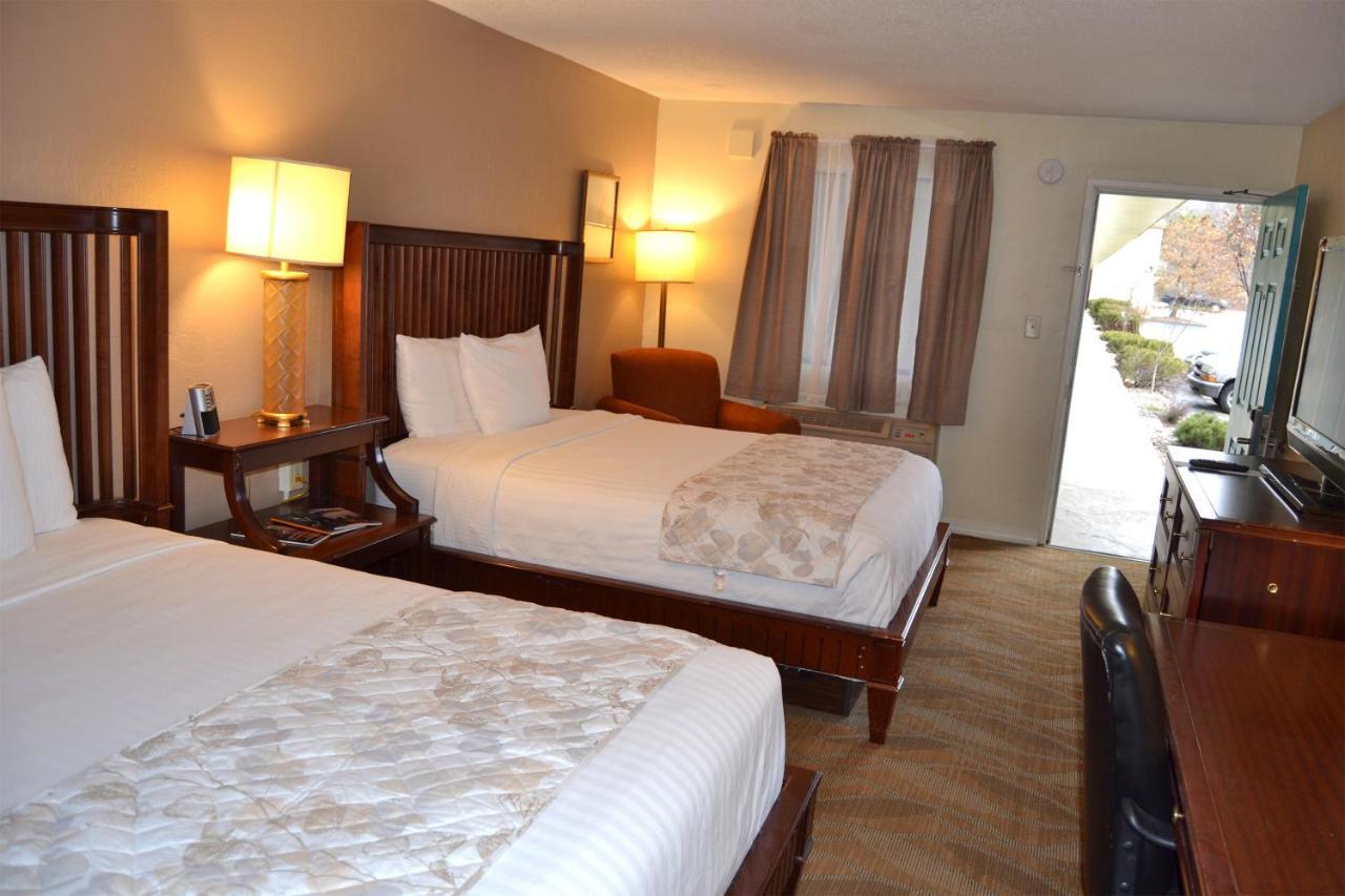 Cascades Inn Блумингтон Экстерьер фото