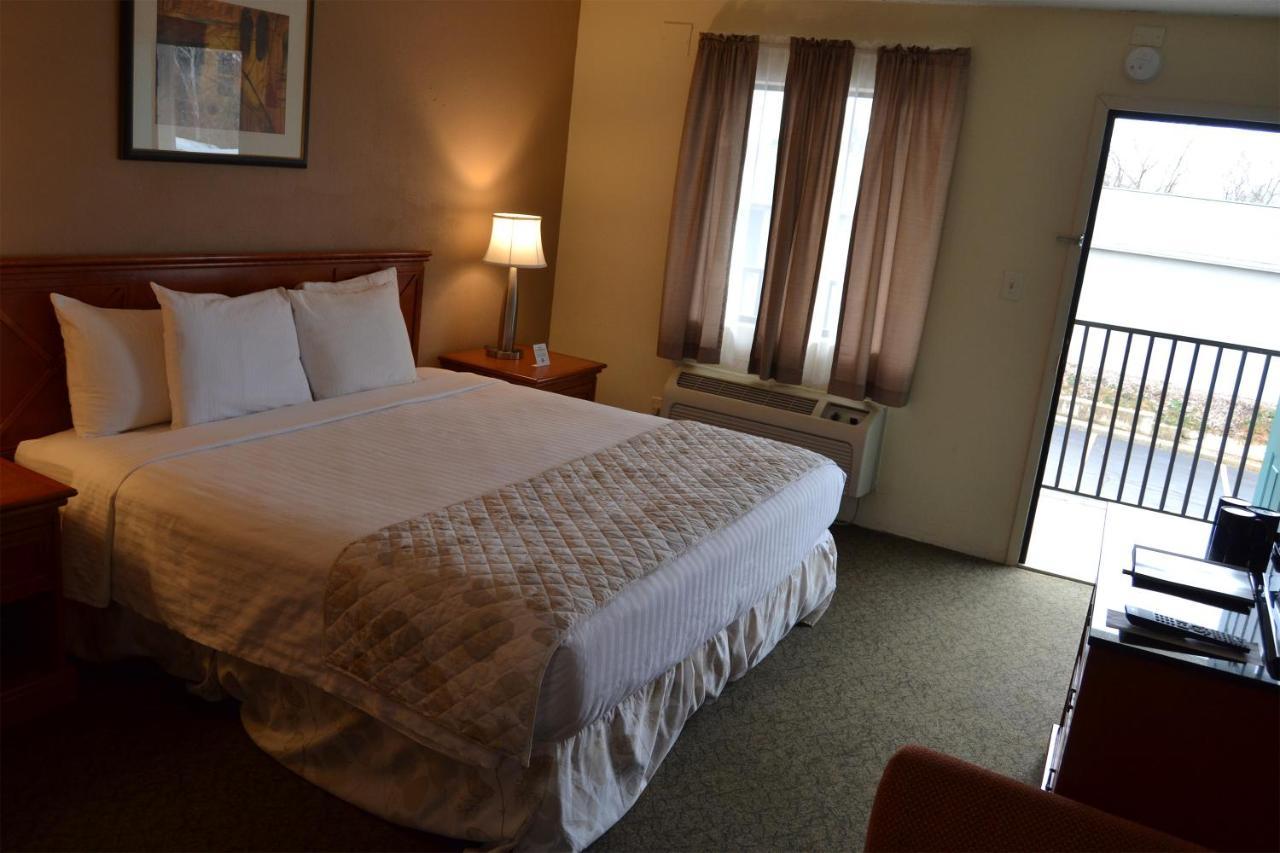 Cascades Inn Блумингтон Экстерьер фото